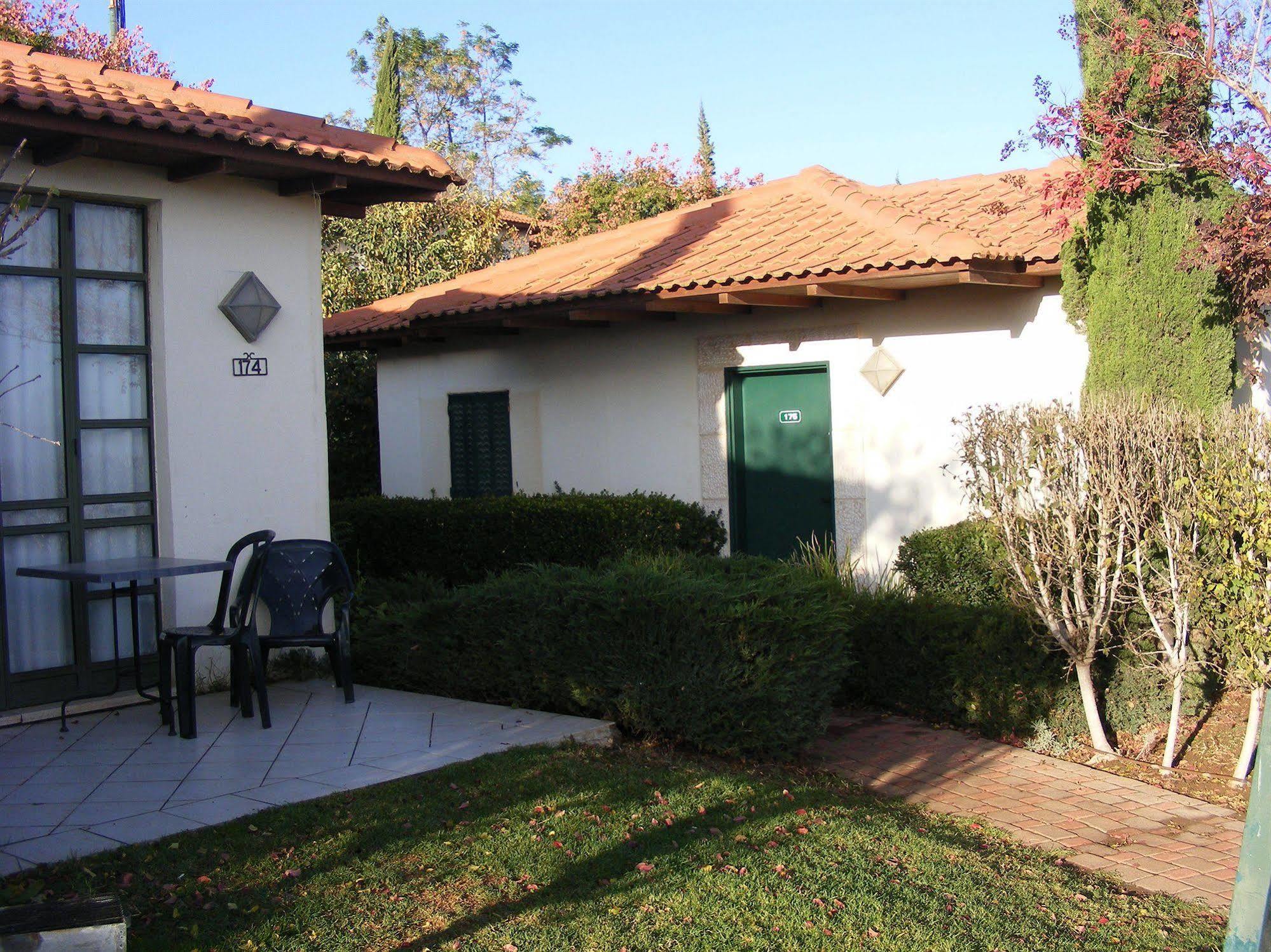 Shoresh Green Hills Family Suites Hotel Exterior foto